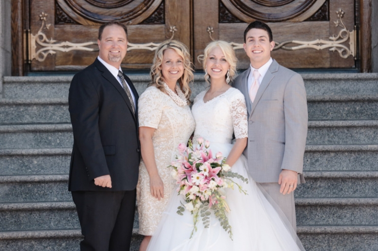 EK-Studios-Utah-Wedding-Photographers-Salt-lake-temple-wedding-quarter-length-sleve-dress011-Blog(pp_w768_h511)