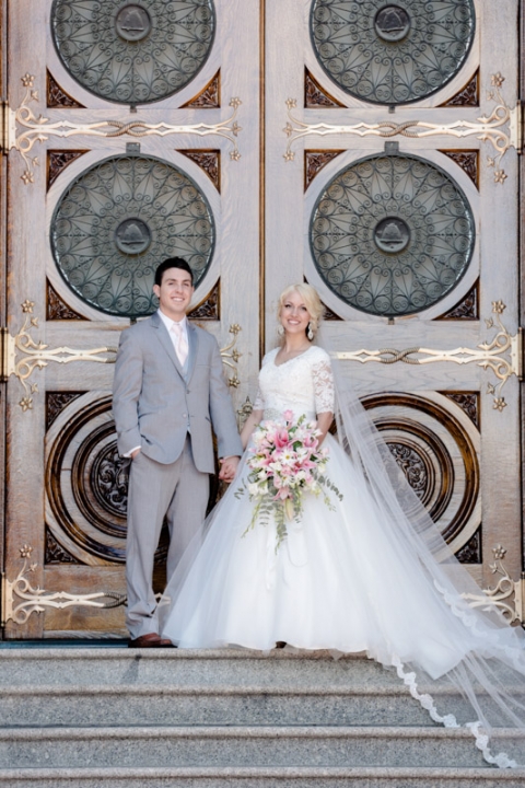 EK-Studios-Utah-Wedding-Photographers-Salt-lake-temple-wedding-quarter-length-sleve-dress014-Blog(pp_w480_h720)
