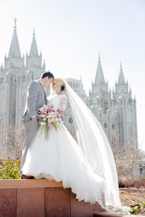 EK-Studios-Utah-Wedding-Photographers-Salt-lake-temple-wedding-quarter-length-sleve-dress018-Blog(pp_w480_h720)