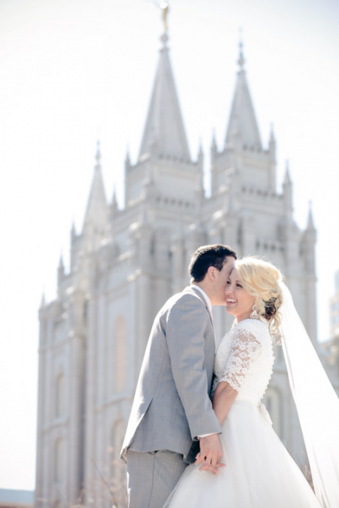 EK-Studios-Utah-Wedding-Photographers-Salt-lake-temple-wedding-quarter-length-sleve-dress020-Blog(pp_w480_h720)