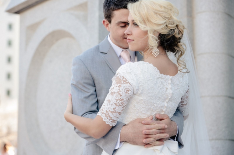 EK-Studios-Utah-Wedding-Photographers-Salt-lake-temple-wedding-quarter-length-sleve-dress022-Blog(pp_w768_h511)