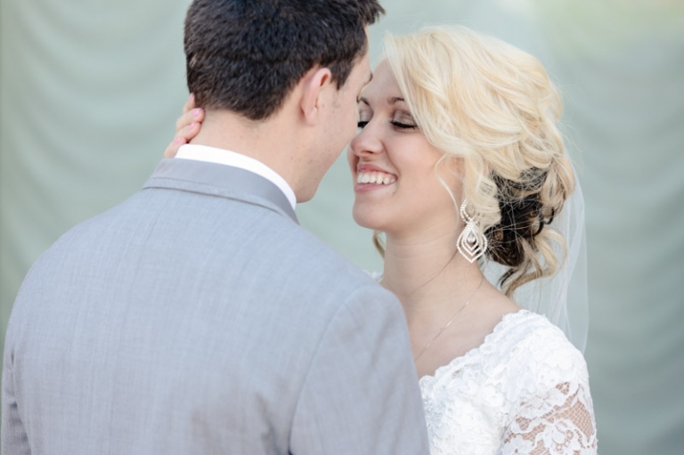 EK-Studios-Utah-Wedding-Photographers-Salt-lake-temple-wedding-quarter-length-sleve-dress024-Blog(pp_w768_h511)
