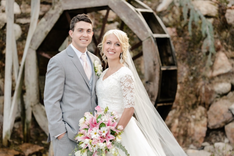 EK-Studios-Utah-Wedding-Photographers-Salt-lake-temple-wedding-quarter-length-sleve-dress034-Blog(pp_w768_h511)