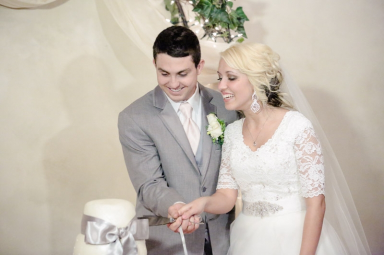 EK-Studios-Utah-Wedding-Photographers-Salt-lake-temple-wedding-quarter-length-sleve-dress046-Blog(pp_w768_h511)