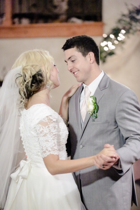 EK-Studios-Utah-Wedding-Photographers-Salt-lake-temple-wedding-quarter-length-sleve-dress047-Blog(pp_w480_h720)