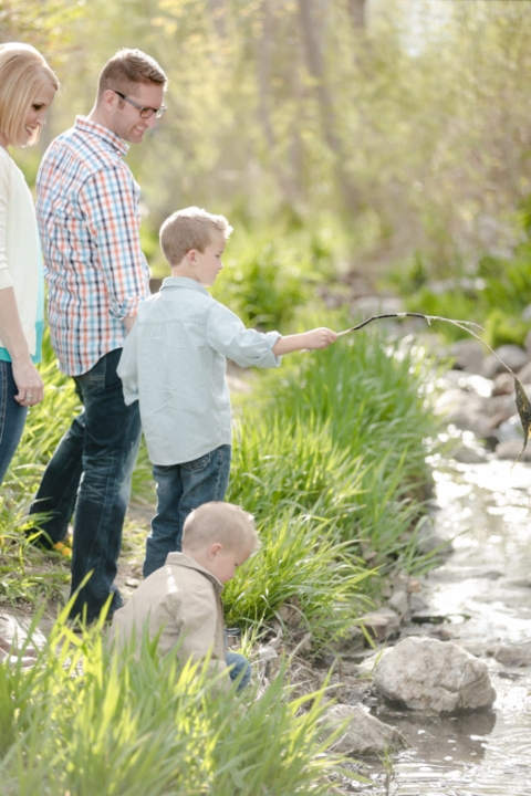 EK-Studios-Utah-Wedding-Photographers-Spring-Family-Photos-by-a-stream005-Blog(pp_w480_h720)