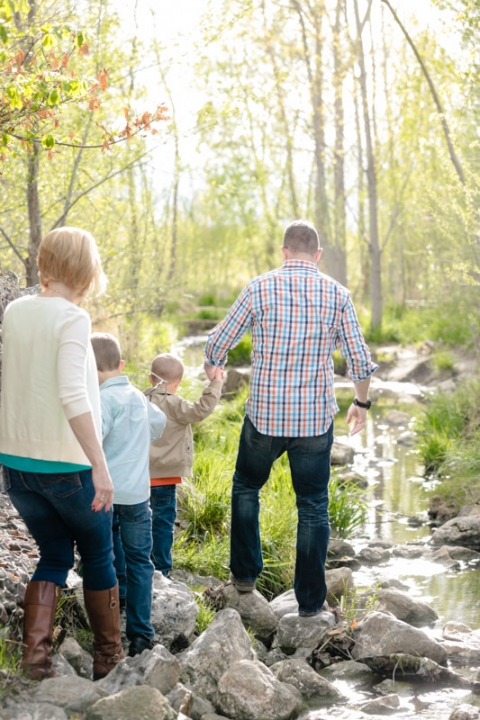 EK-Studios-Utah-Wedding-Photographers-Spring-Family-Photos-by-a-stream007-Blog(pp_w480_h720)