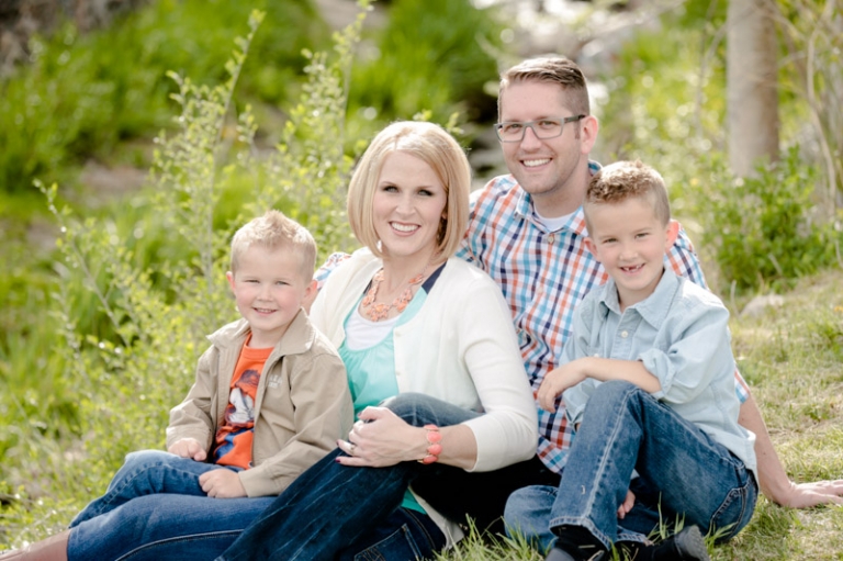EK-Studios-Utah-Wedding-Photographers-Spring-Family-Photos-by-a-stream012-Blog(pp_w768_h511)