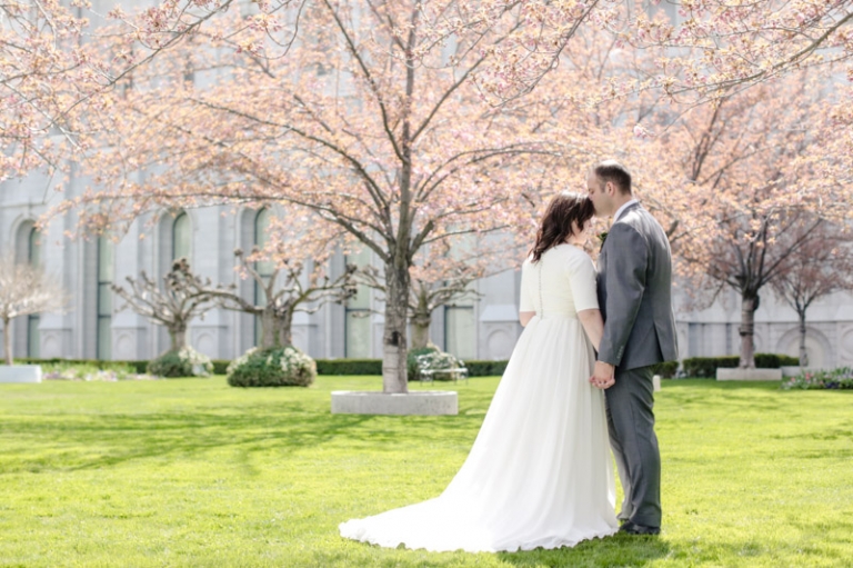 EK-Studios-Utah-Wedding-Photographers-Spring-Wedding-SLC-temple012-Blog(pp_w768_h511)