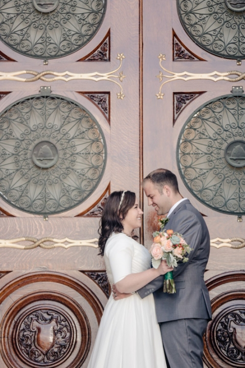 EK-Studios-Utah-Wedding-Photographers-Spring-Wedding-SLC-temple024-Blog(pp_w480_h720)