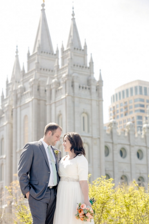 EK-Studios-Utah-Wedding-Photographers-Spring-Wedding-SLC-temple026-Blog(pp_w480_h720)