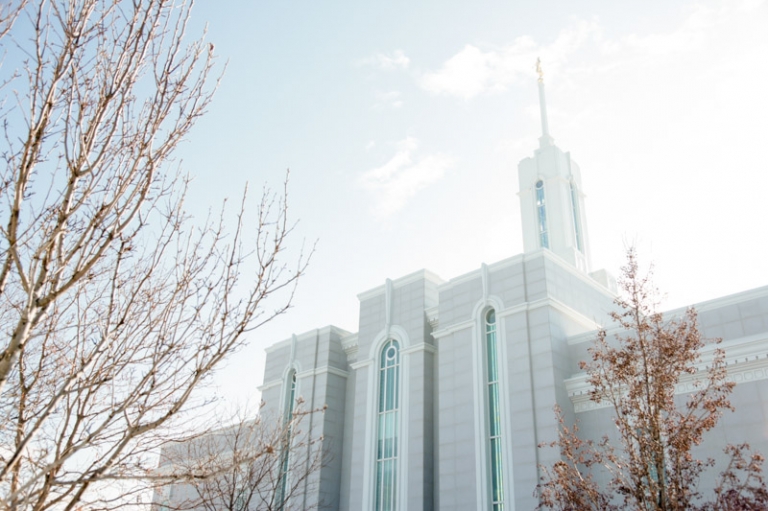 EK-Studios-Utah-Wedding-Photographers-Timpanogos-Temple-Wedding-Winter001-Blog(pp_w768_h511)