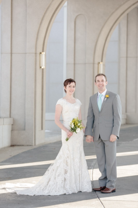 EK-Studios-Utah-Wedding-Photographers-Timpanogos-Temple-Wedding-Winter014-Blog(pp_w480_h720)