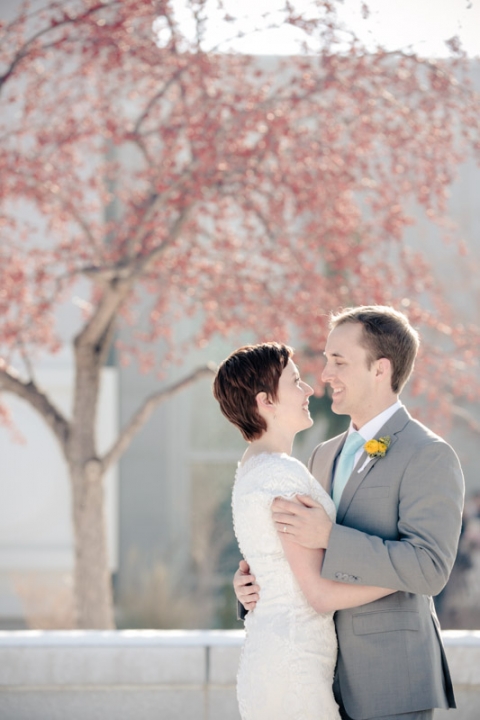 EK-Studios-Utah-Wedding-Photographers-Timpanogos-Temple-Wedding-Winter019-Blog(pp_w480_h720)