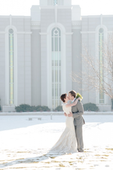 EK-Studios-Utah-Wedding-Photographers-Timpanogos-Temple-Wedding-Winter020-Blog(pp_w480_h720)