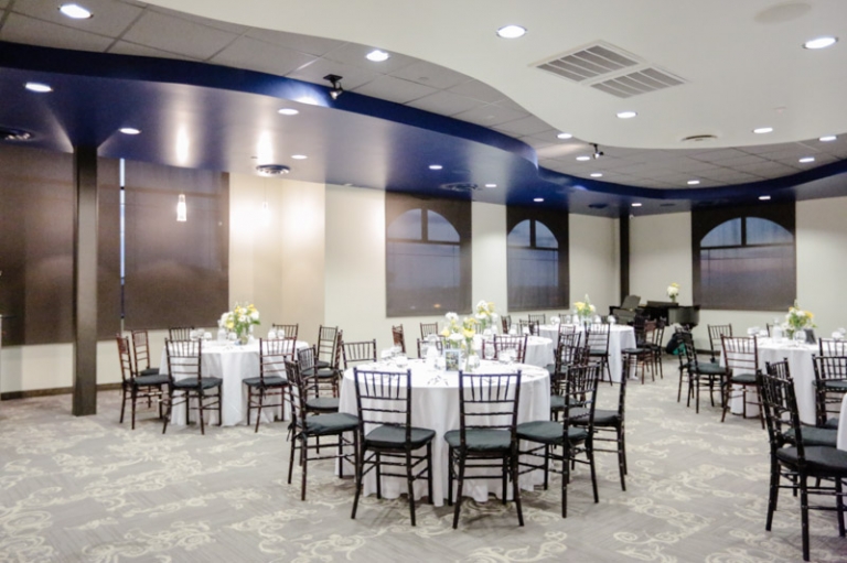 EK-Studios-Utah-Wedding-Photographers-Timpanogos-Temple-Wedding-Winter025-Blog(pp_w768_h511)