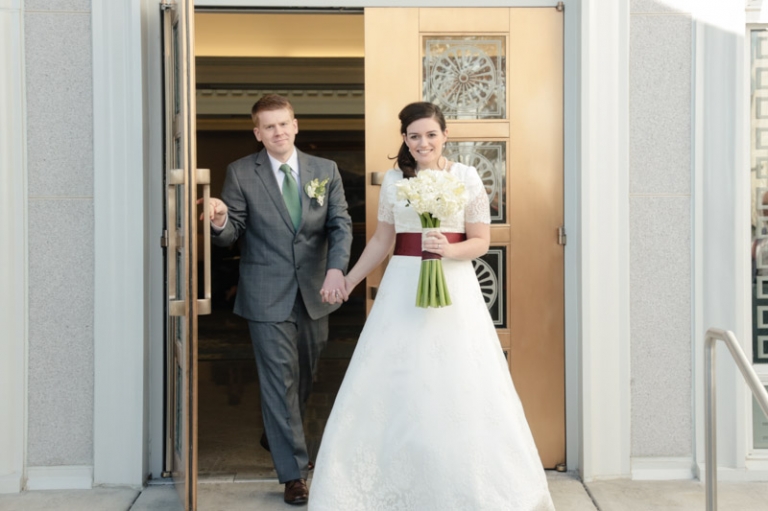 EK-Studios-Utah-Wedding-Photographers-Timpanogos-Temple-winter005-Blog(pp_w768_h511)