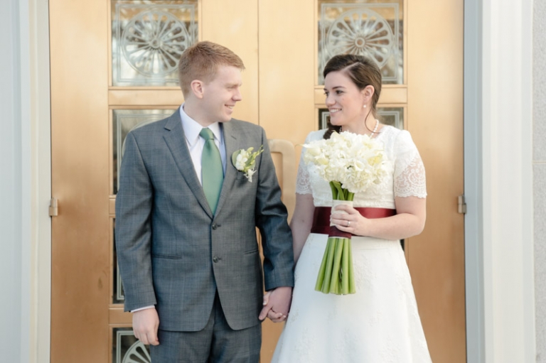 EK-Studios-Utah-Wedding-Photographers-Timpanogos-Temple-winter006-Blog(pp_w768_h511)
