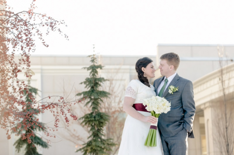 EK-Studios-Utah-Wedding-Photographers-Timpanogos-Temple-winter015-Blog(pp_w768_h511)