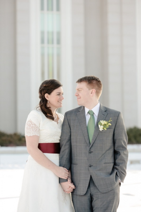EK-Studios-Utah-Wedding-Photographers-Timpanogos-Temple-winter021-Blog(pp_w480_h720)