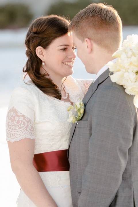 EK-Studios-Utah-Wedding-Photographers-Timpanogos-Temple-winter022-Blog(pp_w480_h720)