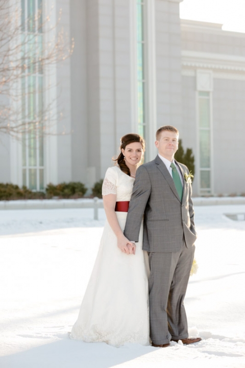 EK-Studios-Utah-Wedding-Photographers-Timpanogos-Temple-winter024-Blog(pp_w480_h720)