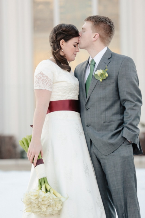 EK-Studios-Utah-Wedding-Photographers-Timpanogos-Temple-winter028-Blog(pp_w480_h720)