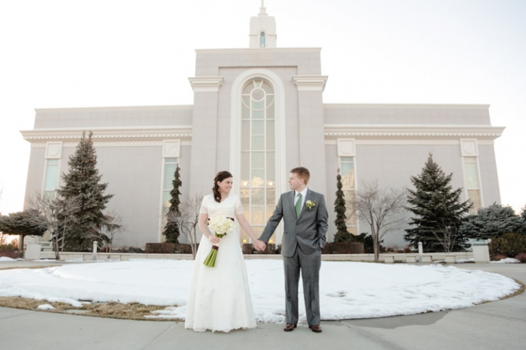 EK-Studios-Utah-Wedding-Photographers-Timpanogos-Temple-winter030-Blog(pp_w768_h511)