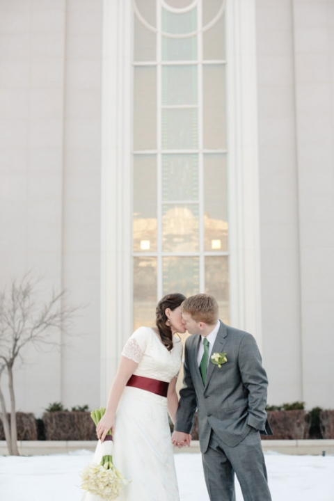 EK-Studios-Utah-Wedding-Photographers-Timpanogos-Temple-winter031-Blog(pp_w480_h720)