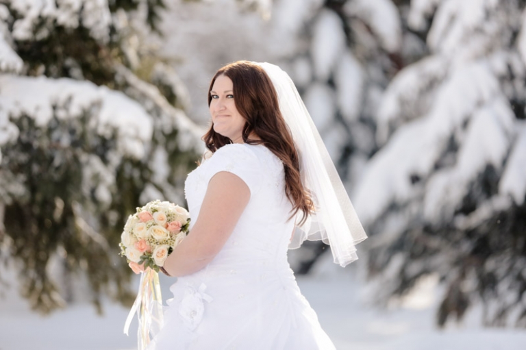 Wedding-and-Portrait-Photographer-Winter-Bridals-in-the-snow005EK1_4737-Blog(pp_w768_h511)
