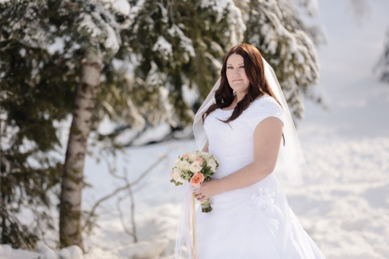 Wedding-and-Portrait-Photographer-Winter-Bridals-in-the-snow008EK1_4609-Blog(pp_w768_h511)