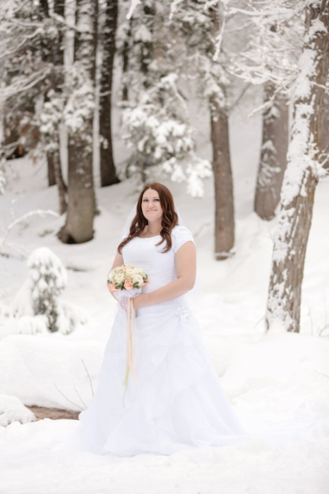 Wedding-and-Portrait-Photographer-Winter-Bridals-in-the-snow014EK1_4856-Blog(pp_w480_h720)