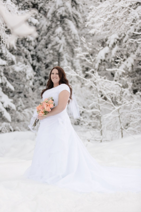 Wedding-and-Portrait-Photographer-Winter-Bridals-in-the-snow019EK1_5102-Blog(pp_w480_h720)
