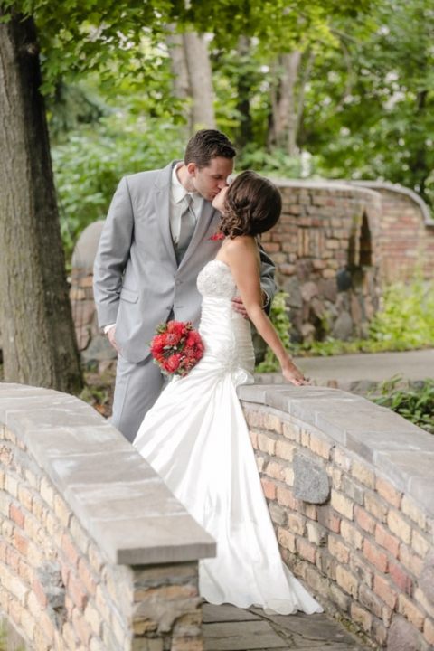 EK-Studios-Utah-Wedding-Photographers-Minnesota-Wedding-Photography-Woods-Chappel-wedding-reception-excelsor-bay-veiw-room019-Blog(pp_w480_h720)