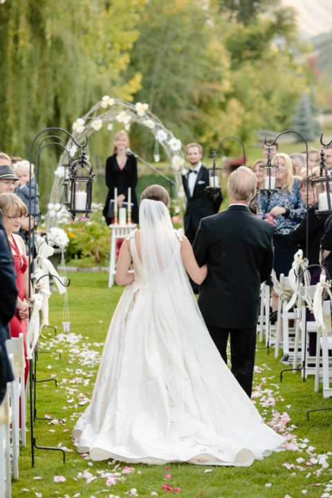 EK-Studios-Utah-Wedding-Photographers-Outdoor-wedding-quaint-reception024-Blog(pp_w480_h720)