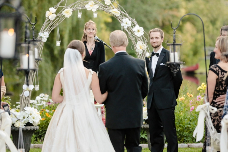 EK-Studios-Utah-Wedding-Photographers-Outdoor-wedding-quaint-reception025-Blog(pp_w768_h511)
