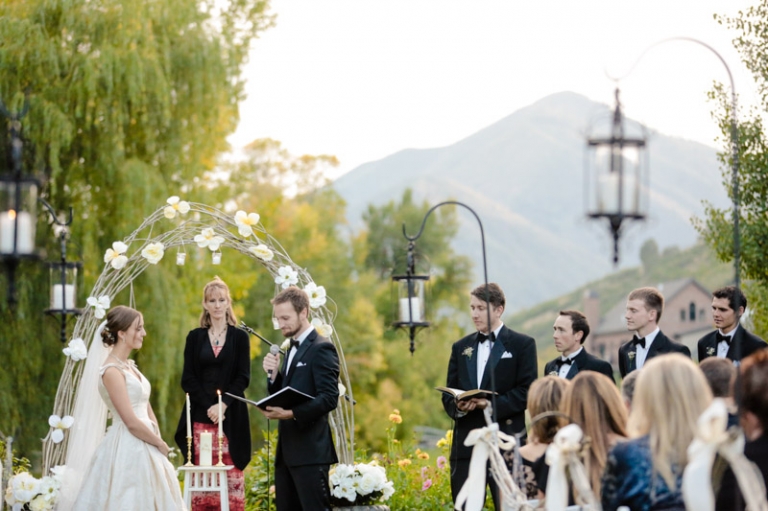 EK-Studios-Utah-Wedding-Photographers-Outdoor-wedding-quaint-reception030-Blog(pp_w768_h511)