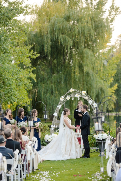 EK-Studios-Utah-Wedding-Photographers-Outdoor-wedding-quaint-reception035-Blog(pp_w480_h720)
