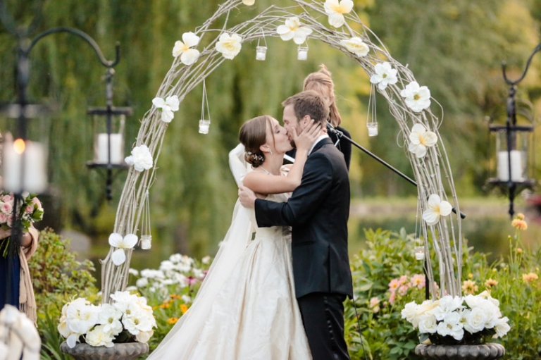 EK-Studios-Utah-Wedding-Photographers-Outdoor-wedding-quaint-reception037-Blog(pp_w768_h511)