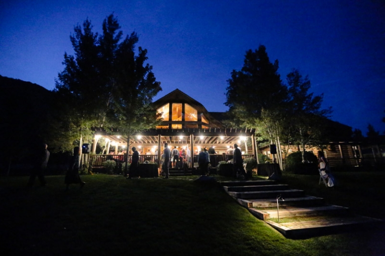 EK-Studios-Utah-Wedding-Photographers-Outdoor-wedding-quaint-reception052-Blog(pp_w768_h511)