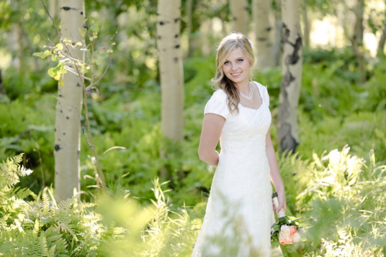 EK-Studios-Utah-Wedding-Photographers-Bridals-in-woods-aspens009-Blog(pp_w768_h511)