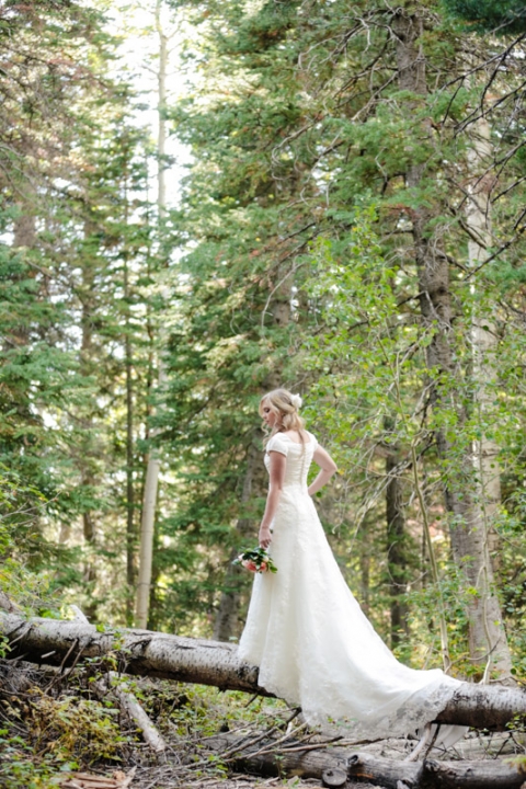 EK-Studios-Utah-Wedding-Photographers-Bridals-in-woods-aspens034-Blog(pp_w480_h720)