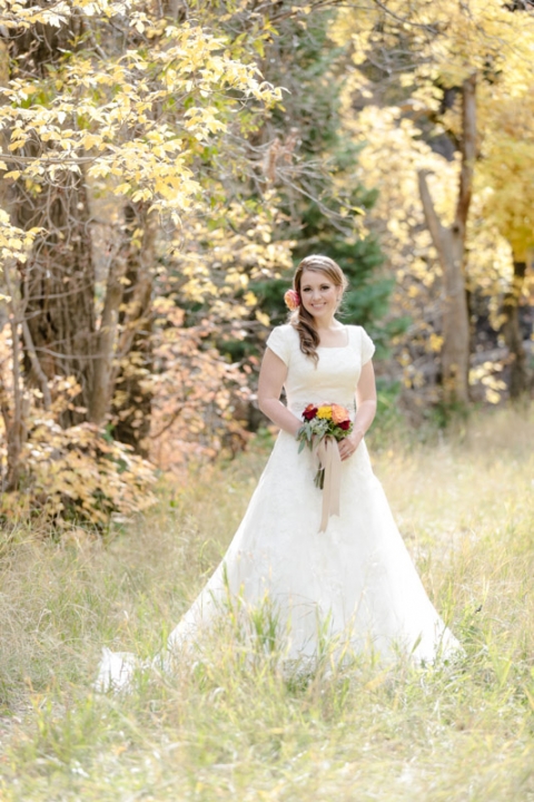 EK-Studios-Utah-Wedding-Photographers-Fall-Bridals-in-the-canyon006-Blog(pp_w480_h720)