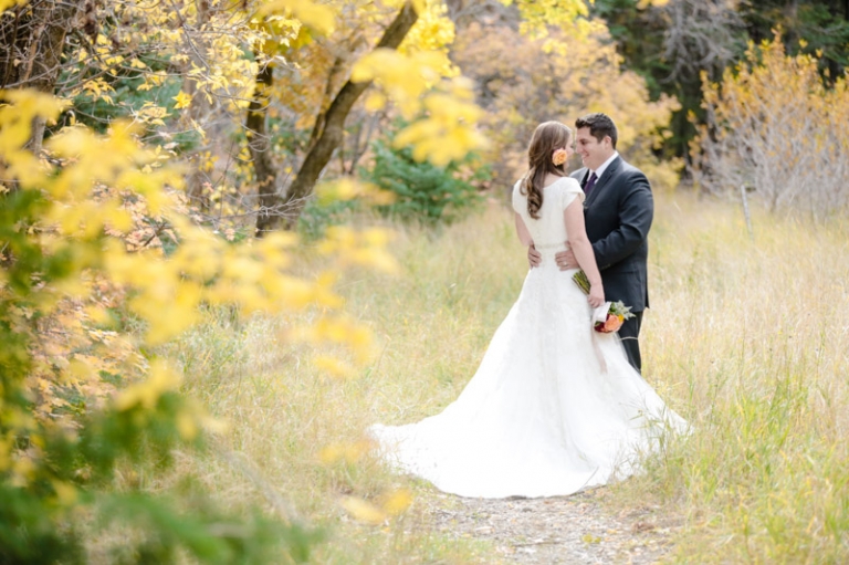 EK-Studios-Utah-Wedding-Photographers-Fall-Bridals-in-the-canyon008-Blog(pp_w768_h511)
