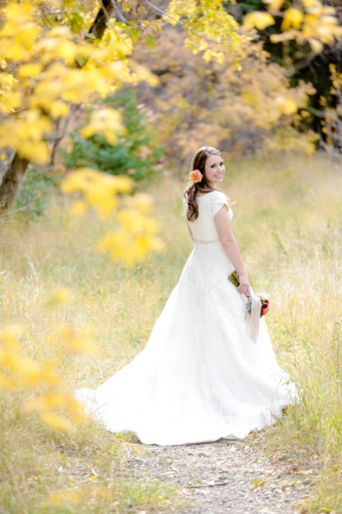 EK-Studios-Utah-Wedding-Photographers-Fall-Bridals-in-the-canyon009-Blog(pp_w480_h720)