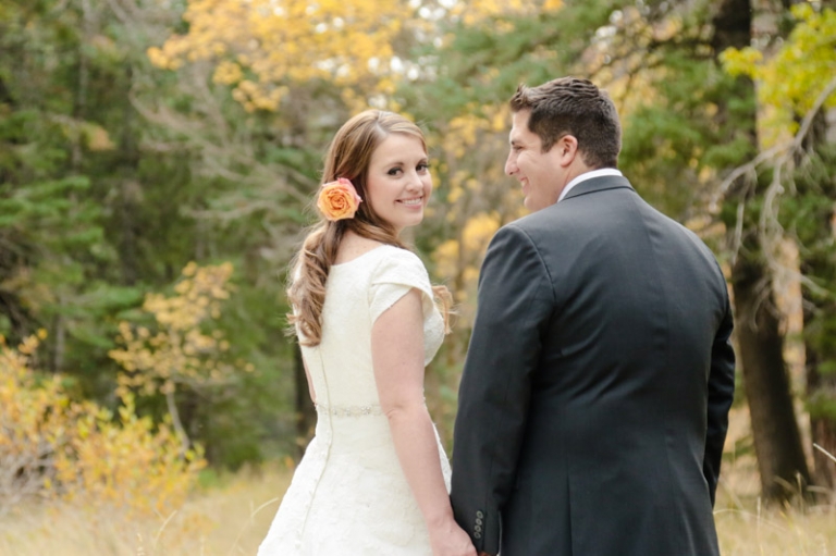 EK-Studios-Utah-Wedding-Photographers-Fall-Bridals-in-the-canyon016-Blog(pp_w768_h511)