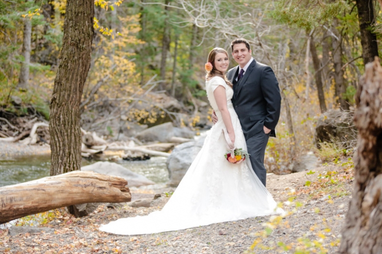 EK-Studios-Utah-Wedding-Photographers-Fall-Bridals-in-the-canyon018-Blog(pp_w768_h511)