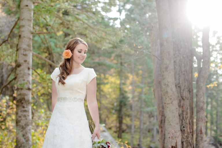 EK-Studios-Utah-Wedding-Photographers-Fall-Bridals-in-the-canyon022-Blog(pp_w768_h511)