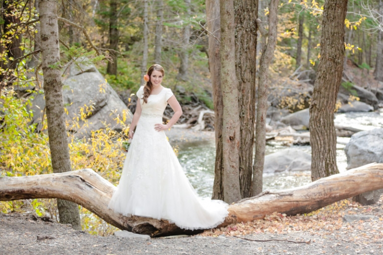 EK-Studios-Utah-Wedding-Photographers-Fall-Bridals-in-the-canyon023-Blog(pp_w768_h511)