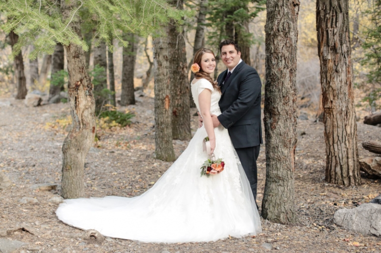 EK-Studios-Utah-Wedding-Photographers-Fall-Bridals-in-the-canyon025-Blog(pp_w768_h511)